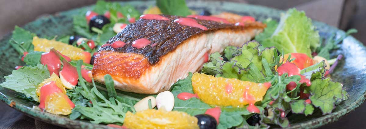 Salmon Salad with Raspberry Vinaigrette - Digestive Nutrition Clinic